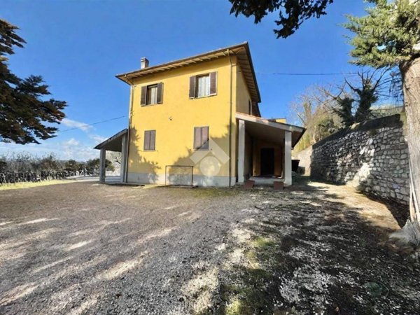 casa indipendente in vendita ad Assisi in zona Rocca San Angelo