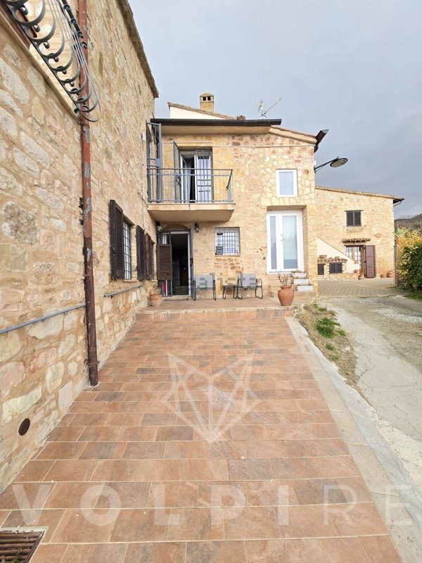 casa semindipendente in vendita ad Assisi in zona Capodacqua