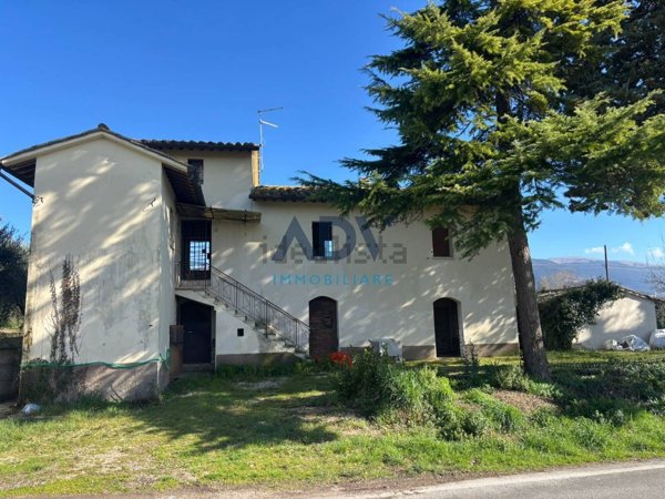 casa indipendente in vendita ad Assisi