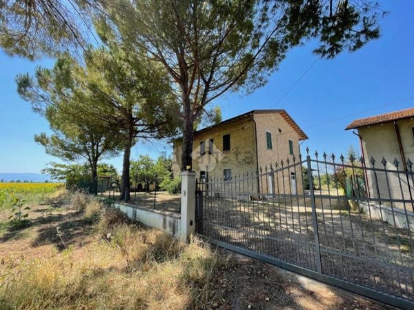 casa indipendente in vendita ad Assisi in zona Santa Maria degli Angeli