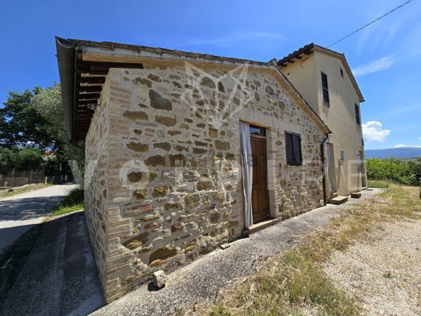 casa indipendente in vendita ad Assisi in zona Sterpeto
