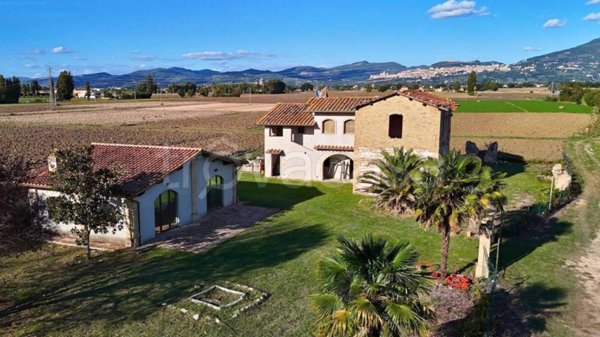casa indipendente in vendita ad Assisi in zona Tordandrea