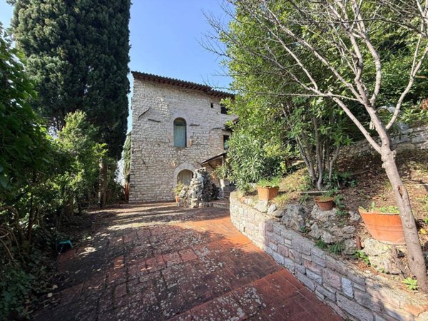 casa indipendente in vendita ad Assisi in zona Viole