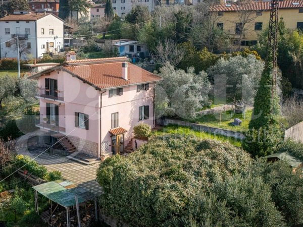 casa indipendente in vendita ad Assisi in zona Viole