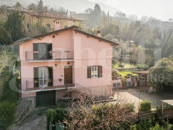 casa indipendente in vendita ad Assisi in zona Viole