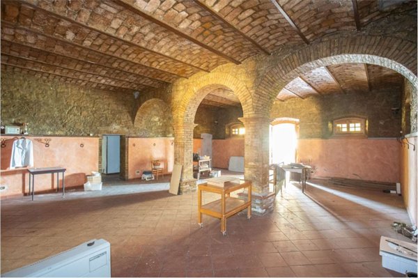 negozio in vendita ad Assisi in zona San Gregorio