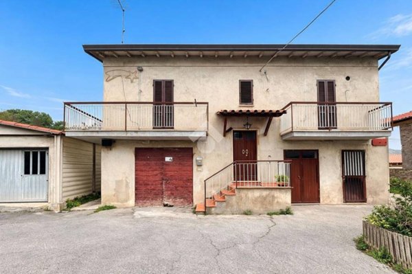 casa indipendente in vendita ad Assisi in zona Torchiagina