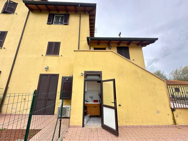 casa indipendente in vendita ad Assisi in zona Tordandrea