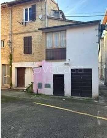 quadrivano in vendita ad Assisi in zona Tordandrea