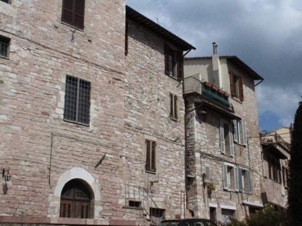 pentavano in vendita ad Assisi
