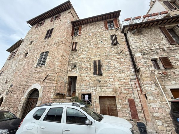 pentavano in vendita ad Assisi
