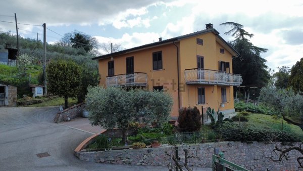 casa indipendente in vendita ad Assisi