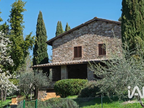 casale in vendita ad Assisi in zona Costa di Trex