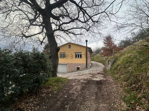 casa indipendente in vendita ad Assisi