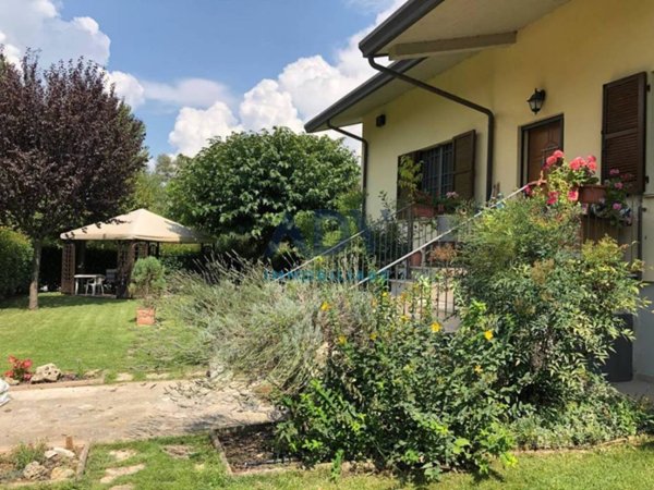 casa indipendente in vendita ad Assisi in zona Petrignano