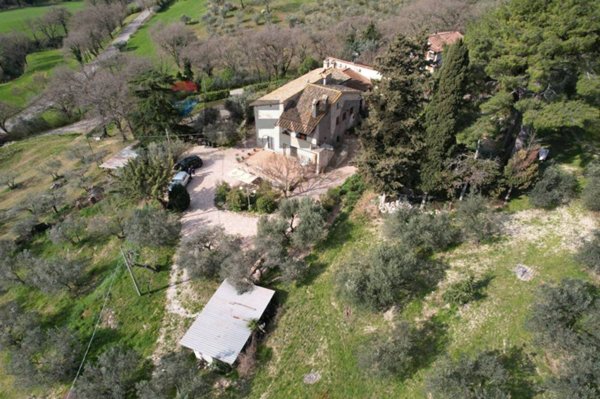 casa indipendente in vendita ad Assisi