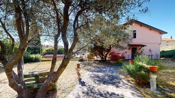 casa indipendente in vendita ad Assisi in zona Viole