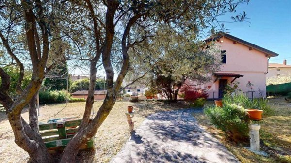 casa indipendente in vendita ad Assisi in zona Viole