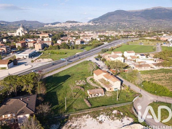 casale in vendita ad Assisi in zona Santa Maria degli Angeli
