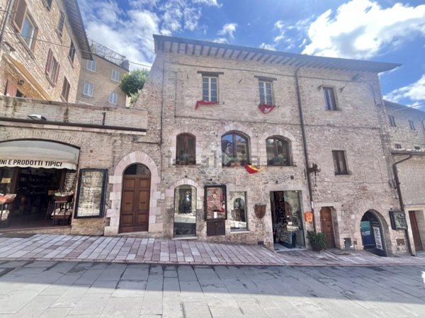 casa semindipendente in vendita ad Assisi