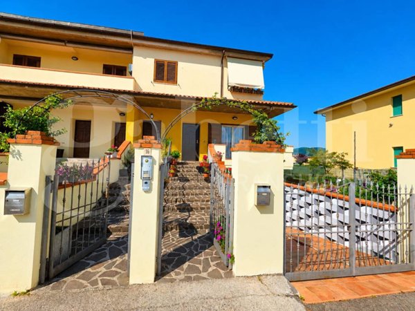 appartamento in vendita ad Assisi in zona Petrignano