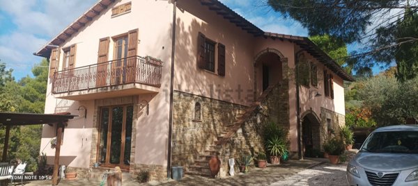 casa indipendente in vendita ad Assisi