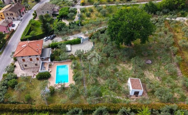 casa indipendente in vendita ad Assisi in zona Viole