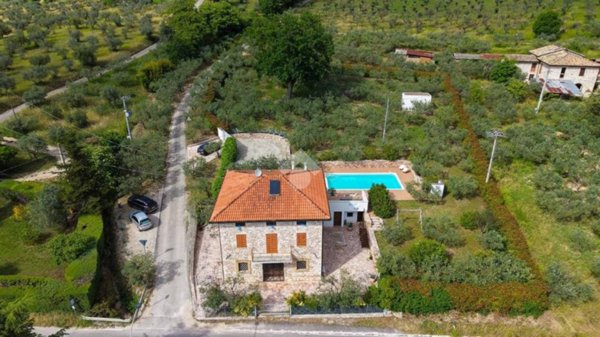 casa indipendente in vendita ad Assisi in zona Viole