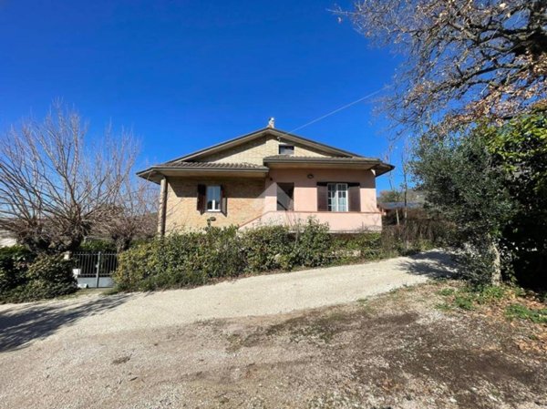 casa indipendente in vendita ad Assisi in zona Viole