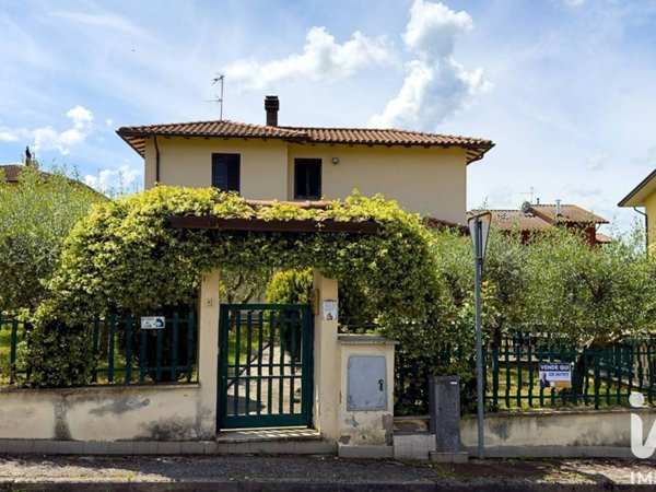 casa indipendente in vendita ad Assisi in zona Palazzo