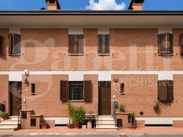 intera palazzina in vendita ad Assisi in zona Palazzo