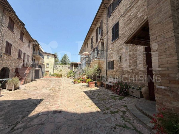 intera palazzina in vendita ad Assisi in zona Tordandrea