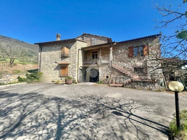 casa semindipendente in vendita ad Assisi in zona Capodacqua