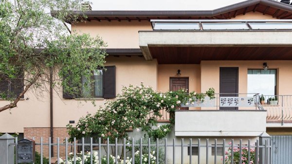casa indipendente in vendita ad Assisi in zona Palazzo