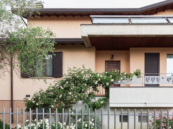 casa indipendente in vendita ad Assisi in zona Palazzo