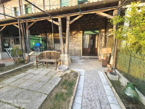 casa indipendente in vendita ad Assisi in zona Santa Maria degli Angeli