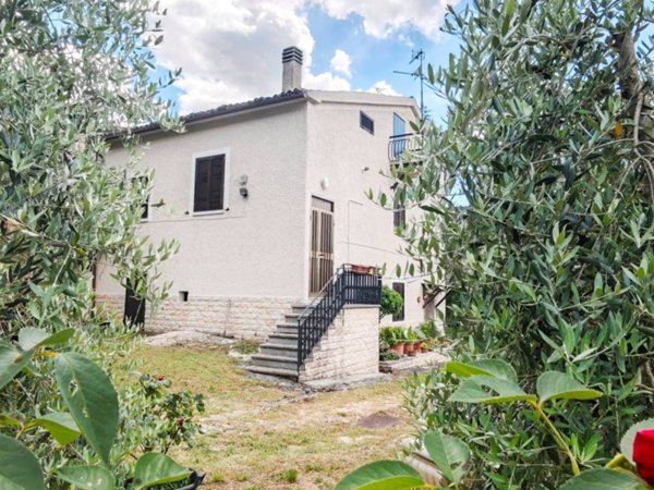 casa indipendente in vendita ad Assisi in zona Rivotorto