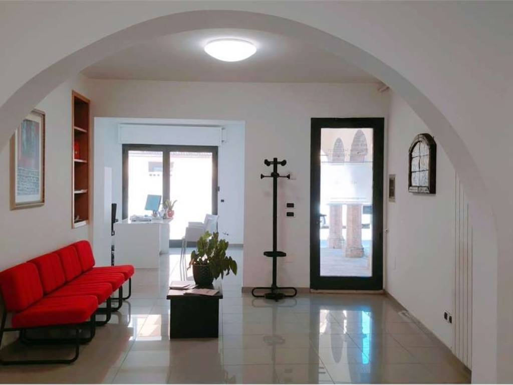 ufficio in vendita ad Assisi in zona Santa Maria degli Angeli