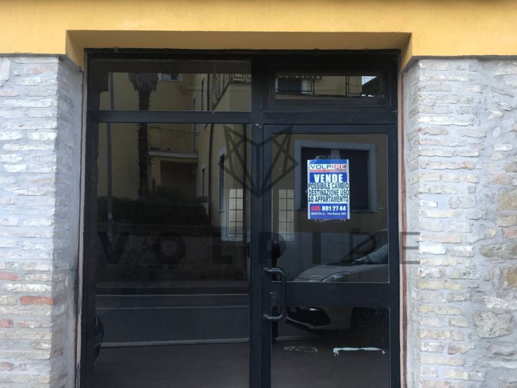 negozio in vendita ad Assisi in zona Petrignano