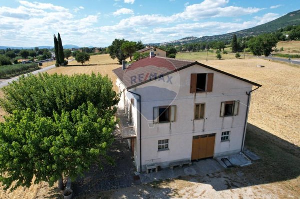 casa indipendente in vendita ad Assisi in zona Rivotorto