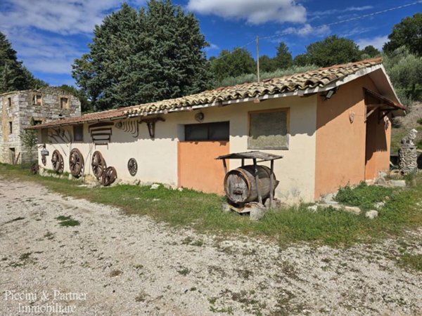 casa indipendente in vendita ad Assisi in zona Costa di Trex