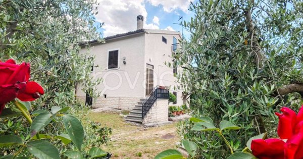 casa indipendente in vendita ad Assisi