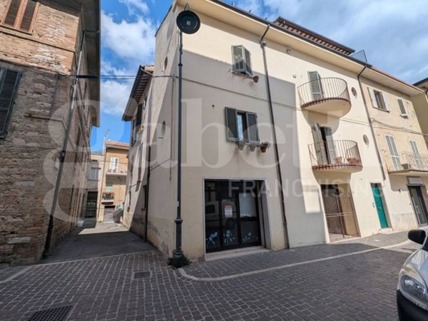 locale commerciale in vendita ad Assisi in zona Santa Maria degli Angeli