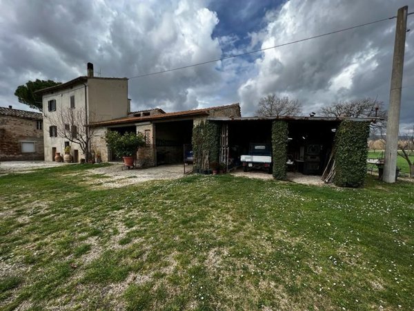 casa indipendente in vendita ad Assisi in zona Sterpeto