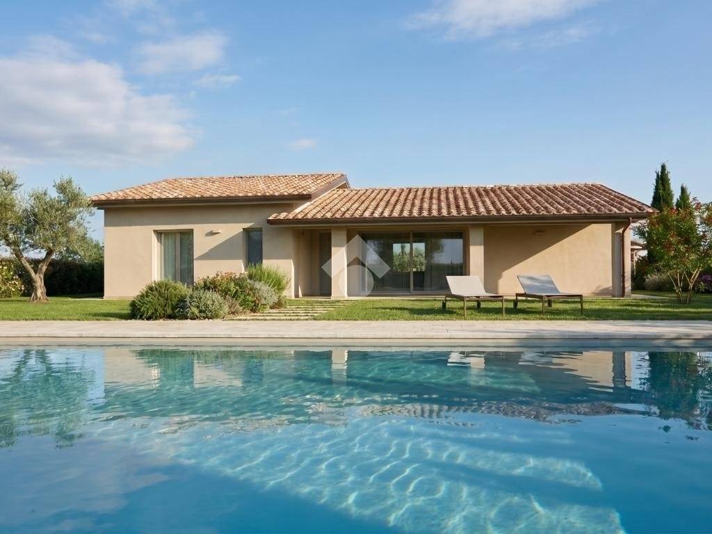 casa indipendente in vendita ad Assisi in zona Castelnuovo