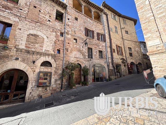 negozio in vendita ad Assisi