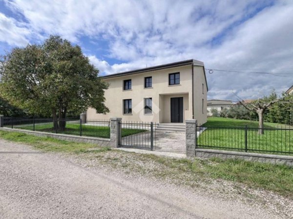 casa indipendente in vendita ad Assisi in zona Capodacqua