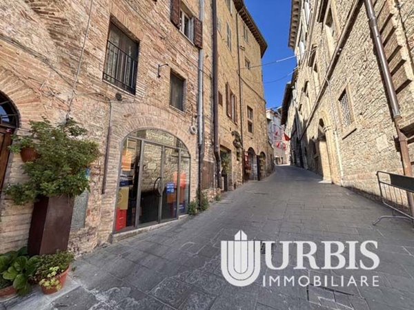 locale commerciale in vendita ad Assisi