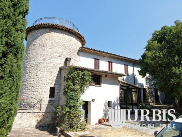 casa indipendente in vendita ad Assisi in zona Viole