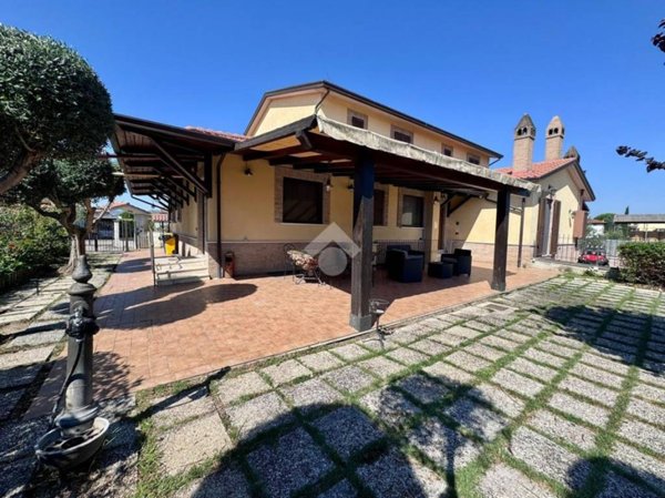 casa indipendente in vendita ad Assisi in zona Castelnuovo